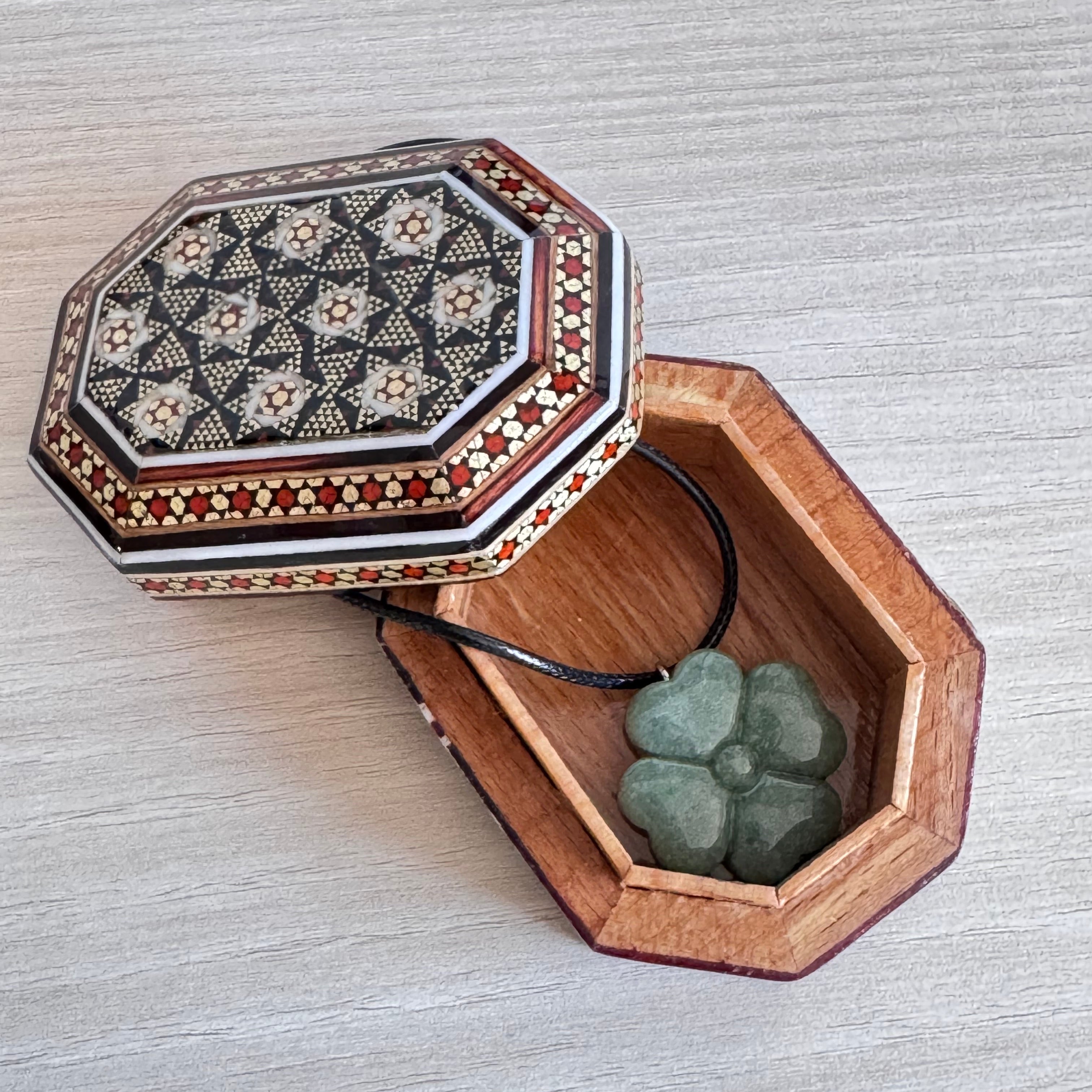 Coffret Jade Vert Sculpté à la Main