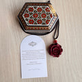 Coffret cadeau en Khatam persan avec pendentif rose bordeaux sculpté à la main - FIROUZ ART