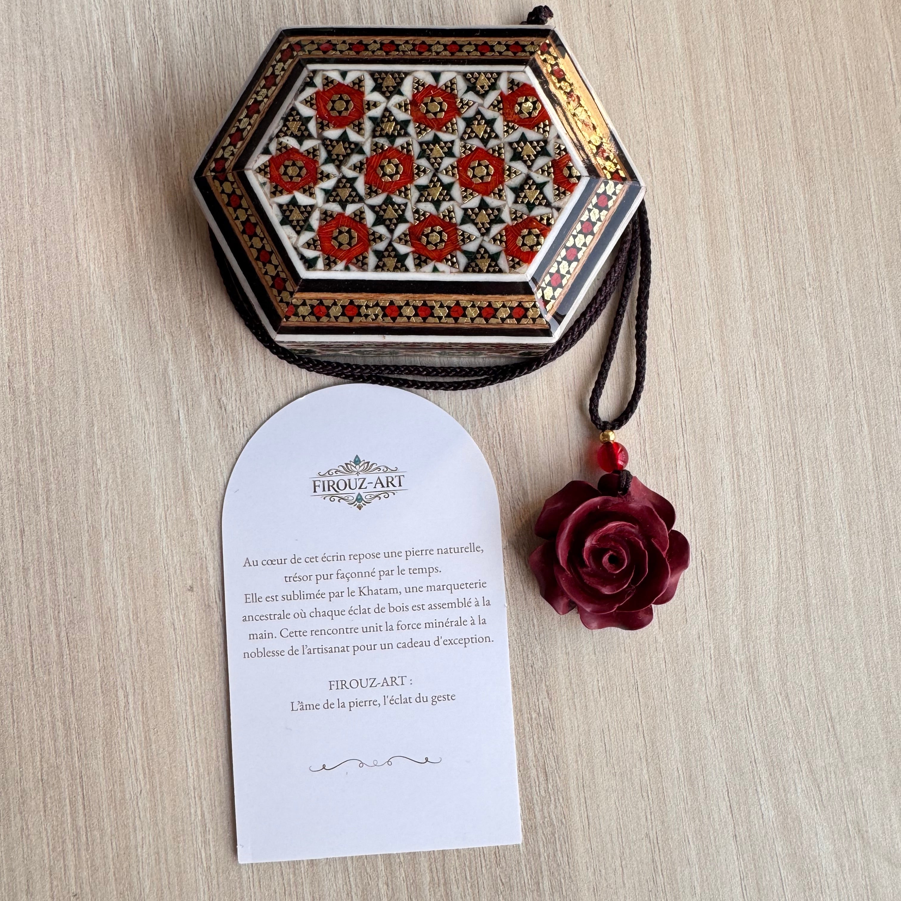 Coffret cadeau en Khatam persan avec pendentif rose bordeaux sculpté à la main - FIROUZ ART