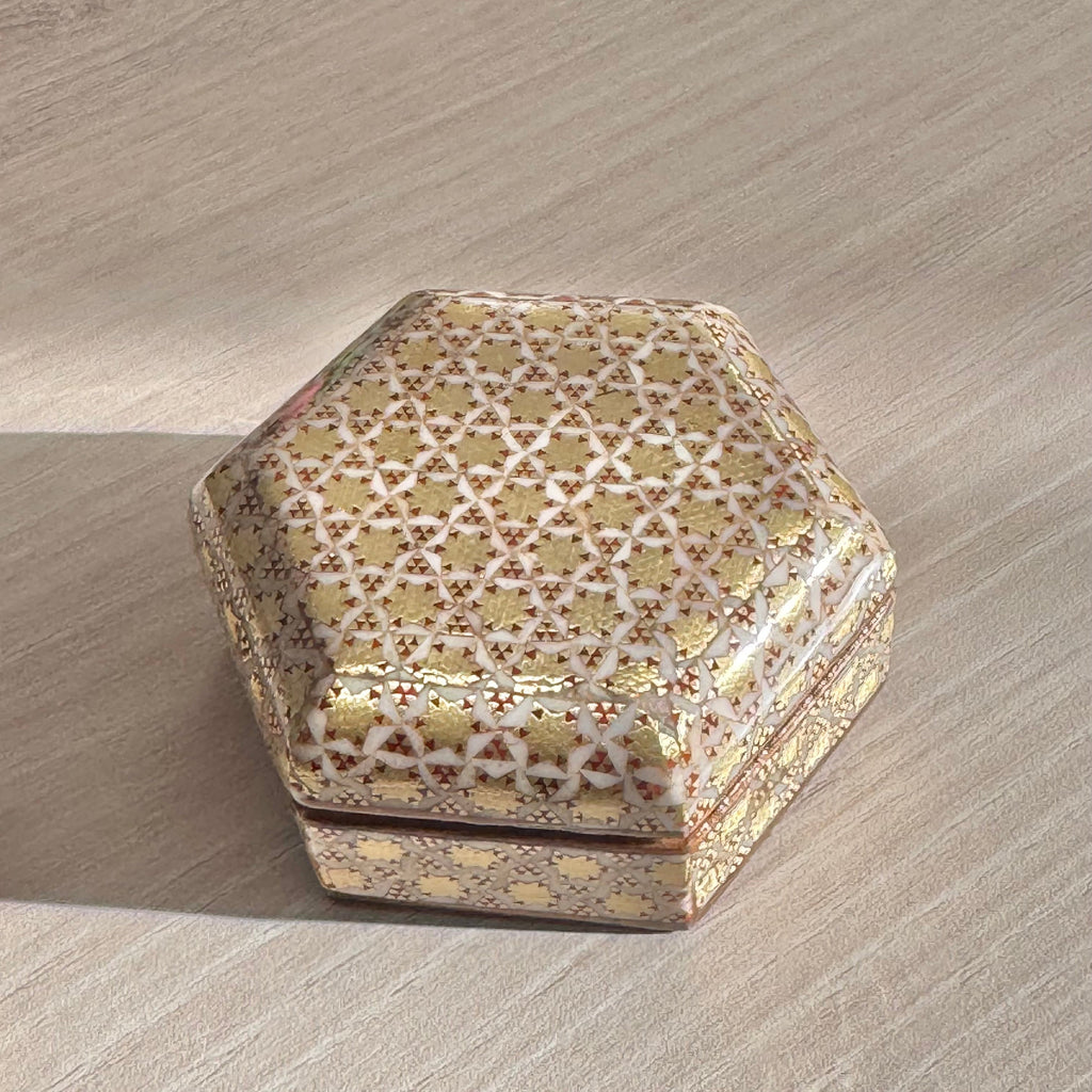 Écrin artisanal persan en marqueterie Khatam pour le collier Fenêtre